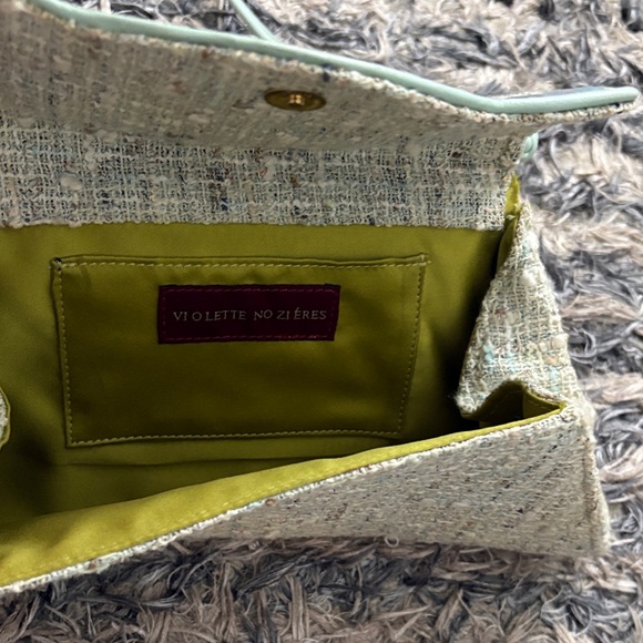 Chic Woven Shoulder Bag with Pastel Details - Picture 6 of 11